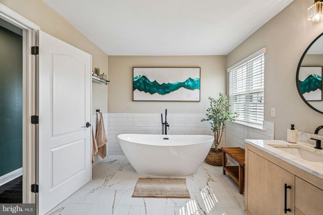 304 SALARNO CT, Mullica Hill, NJ 08062