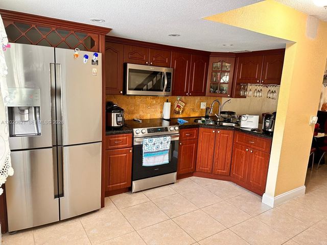 5953 W 28th Ave 24, Hialeah, FL 33016