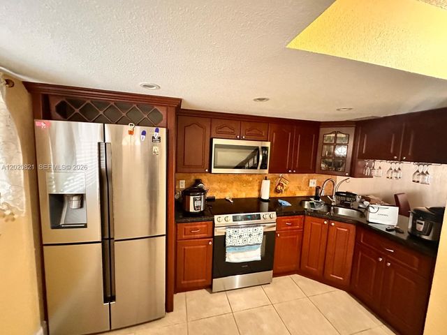 5953 W 28th Ave 24, Hialeah, FL 33016