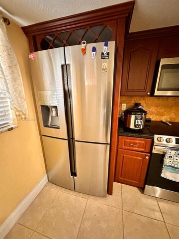 5953 W 28th Ave 24, Hialeah, FL 33016