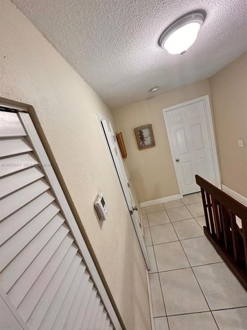 5953 W 28th Ave 24, Hialeah, FL 33016