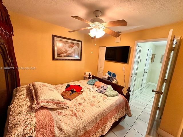 5953 W 28th Ave 24, Hialeah, FL 33016