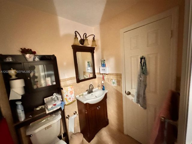 5953 W 28th Ave 24, Hialeah, FL 33016