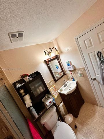 5953 W 28th Ave 24, Hialeah, FL 33016