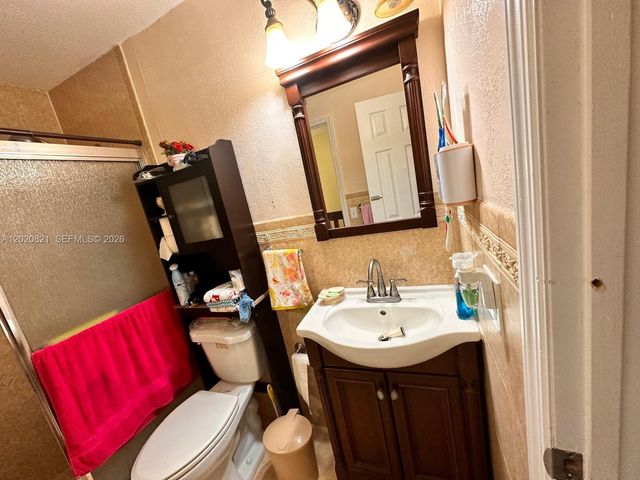 5953 W 28th Ave 24, Hialeah, FL 33016