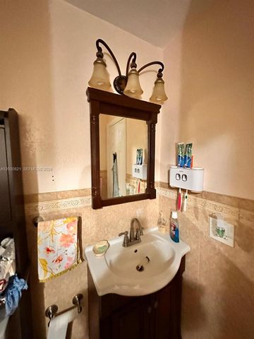 5953 W 28th Ave 24, Hialeah, FL 33016