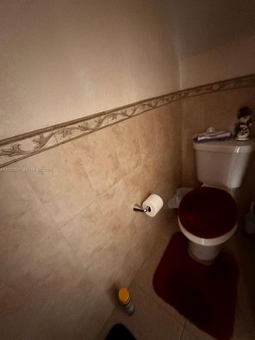 5953 W 28th Ave 24, Hialeah, FL 33016