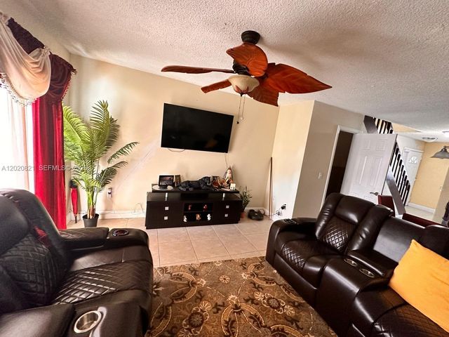 5953 W 28th Ave 24, Hialeah, FL 33016