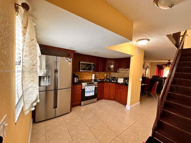 5953 W 28th Ave 24, Hialeah, FL 33016