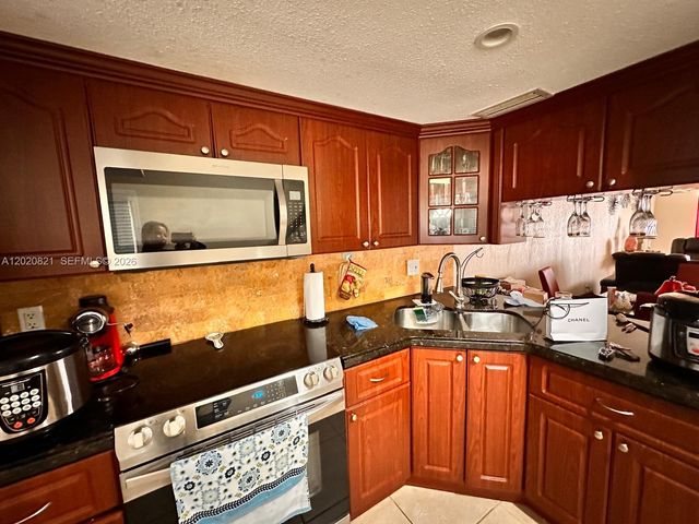 5953 W 28th Ave 24, Hialeah, FL 33016