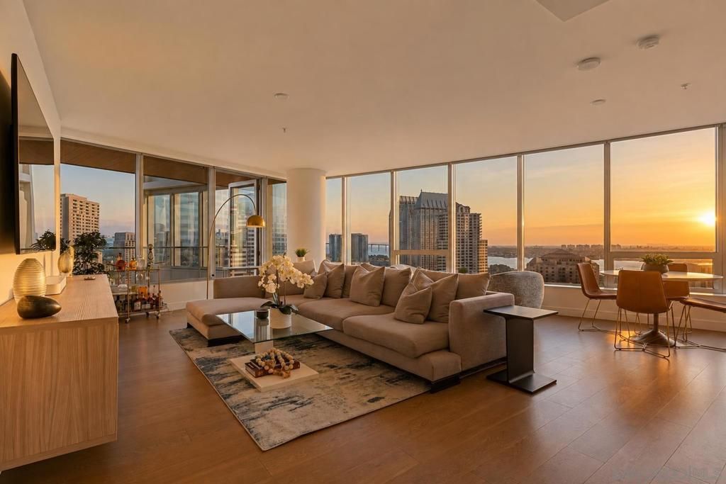 888 W E Street 2004, San Diego, CA 92101 — photo 2