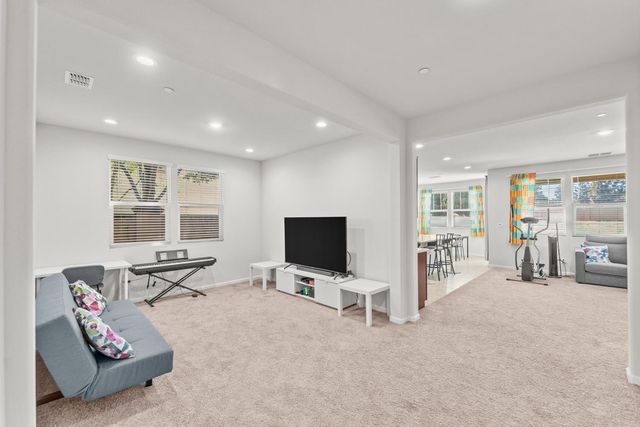 712 Renoir Ln, Stockton, CA 95209