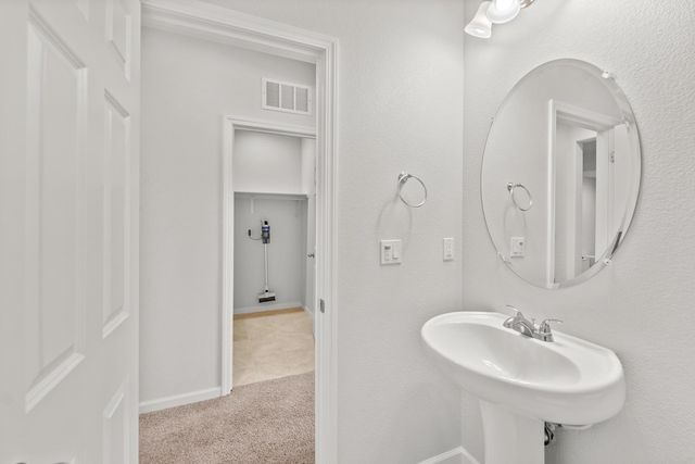 712 Renoir Ln, Stockton, CA 95209