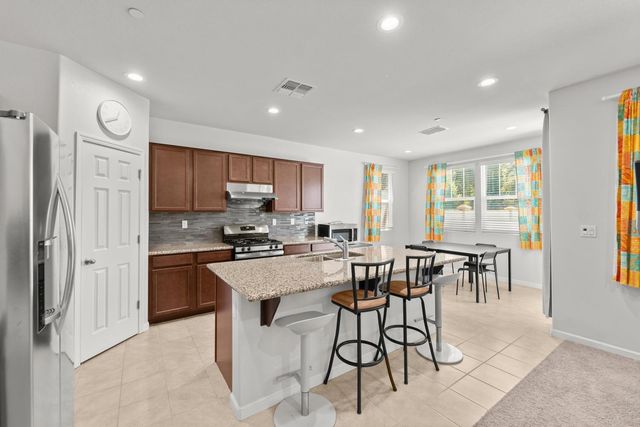 712 Renoir Ln, Stockton, CA 95209