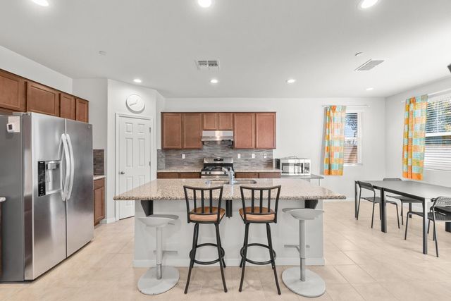 712 Renoir Ln, Stockton, CA 95209