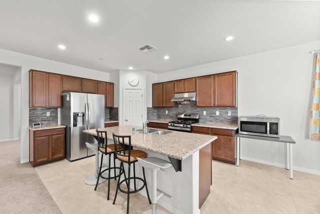 712 Renoir Ln, Stockton, CA 95209