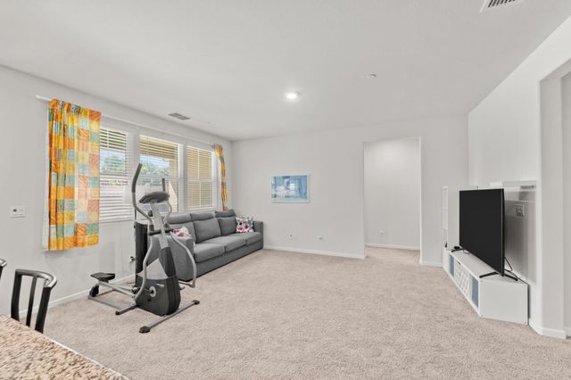 712 Renoir Ln, Stockton, CA 95209