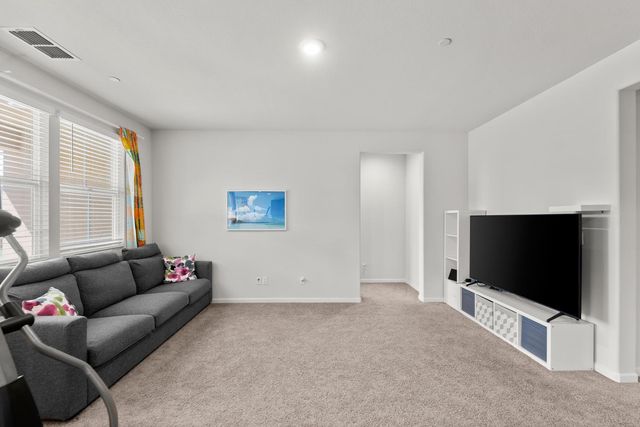 712 Renoir Ln, Stockton, CA 95209