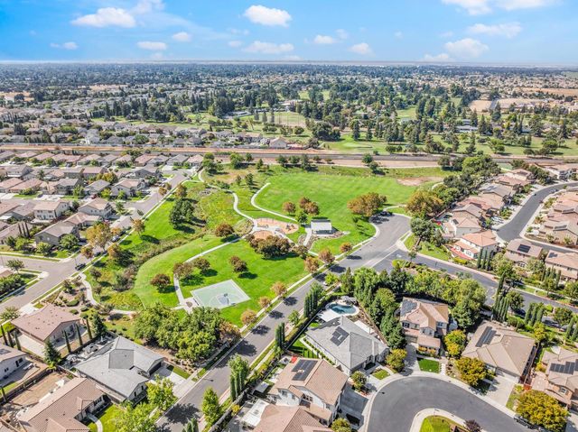 712 Renoir Ln, Stockton, CA 95209