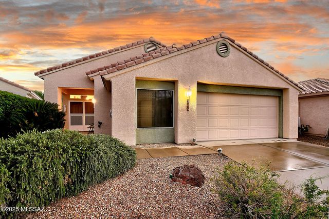 345 W Continental Vista Place, Green Valley, AZ 85614