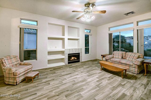 345 W Continental Vista Place, Green Valley, AZ 85614