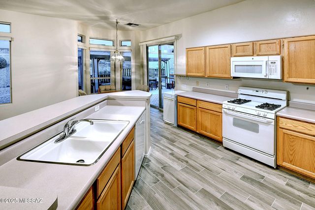 345 W Continental Vista Place, Green Valley, AZ 85614