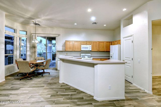 345 W Continental Vista Place, Green Valley, AZ 85614