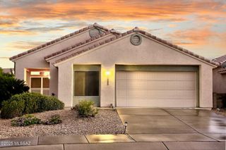 345 W Continental Vista Place, Green Valley, AZ 85614