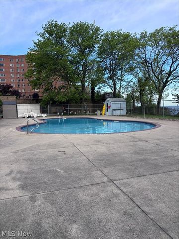 11720 Edgewater Drive 1007, Lakewood, OH 44107