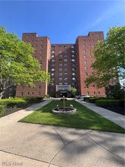 11720 Edgewater Drive 1007, Lakewood, OH 44107