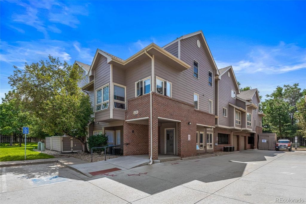 1330 S Monaco Parkway 14, Denver, CO 80224