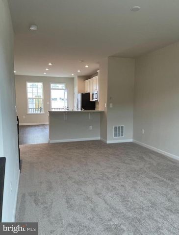 1113 RAMPART DR, Fredericksburg, VA 22401