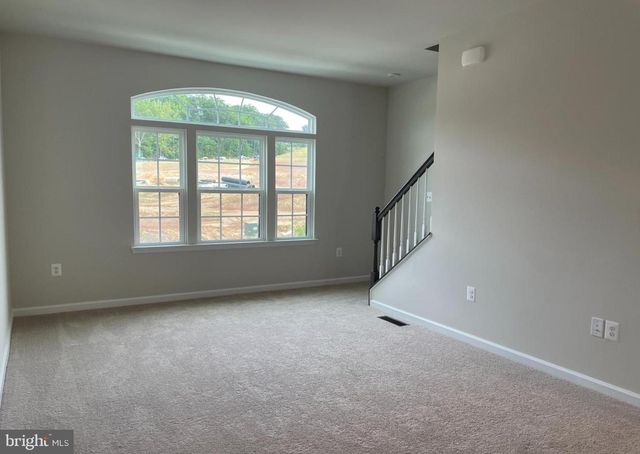 1113 RAMPART DR, Fredericksburg, VA 22401