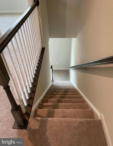 1113 RAMPART DR, Fredericksburg, VA 22401