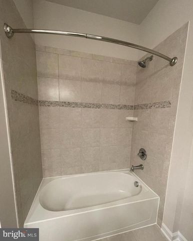 1113 RAMPART DR, Fredericksburg, VA 22401