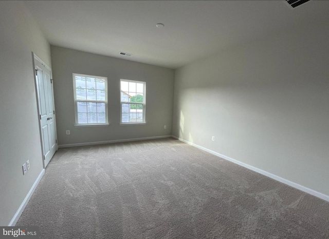 1113 RAMPART DR, Fredericksburg, VA 22401