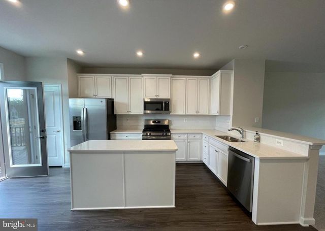 1113 RAMPART DR, Fredericksburg, VA 22401