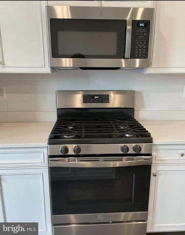1113 RAMPART DR, Fredericksburg, VA 22401