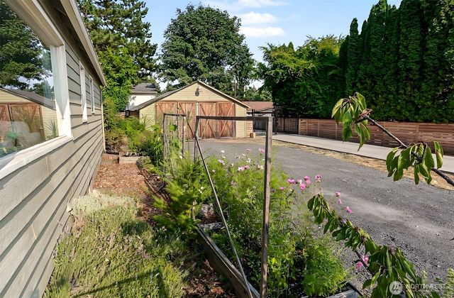 19127 80th Avenue W, Edmonds, WA 98026