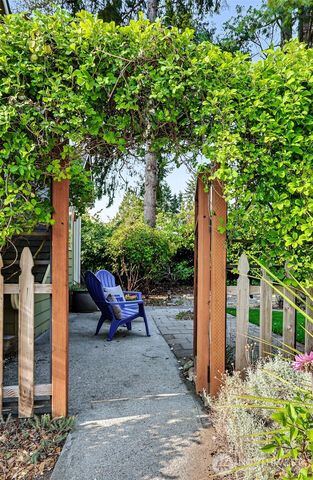 19127 80th Avenue W, Edmonds, WA 98026