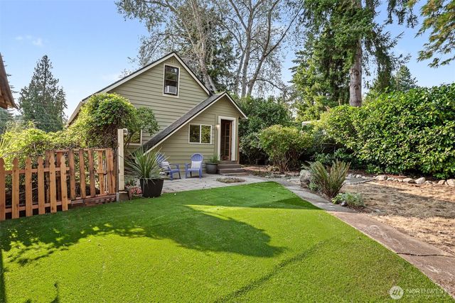 19127 80th Avenue W, Edmonds, WA 98026