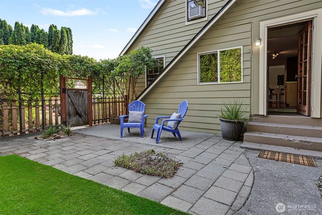 19127 80th Avenue W, Edmonds, WA 98026