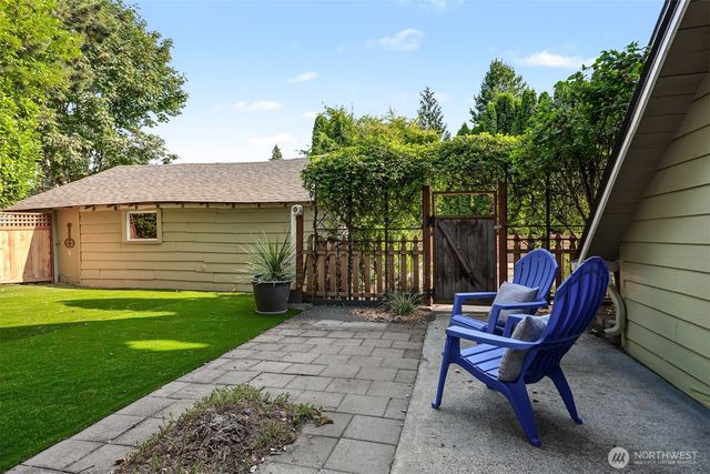 19127 80th Avenue W, Edmonds, WA 98026