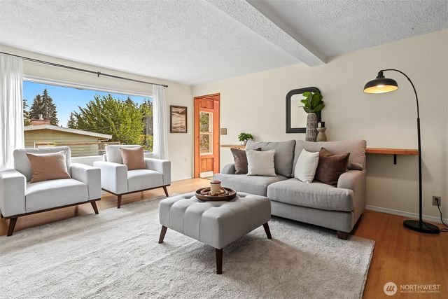 19127 80th Avenue W, Edmonds, WA 98026