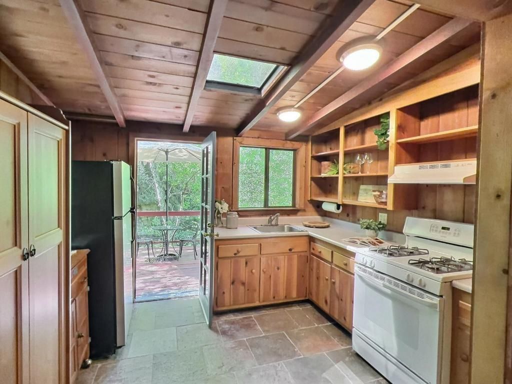 Image 5 of property listing at 173 N Sequoia Road, Boulder Creek, CA 95006