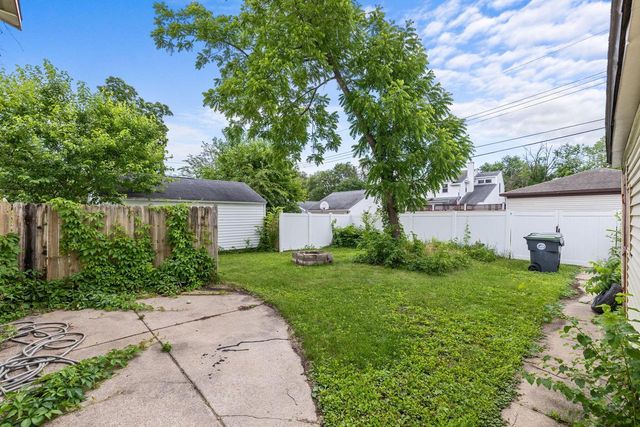2512 Travis STREET, La Crosse, WI 54601