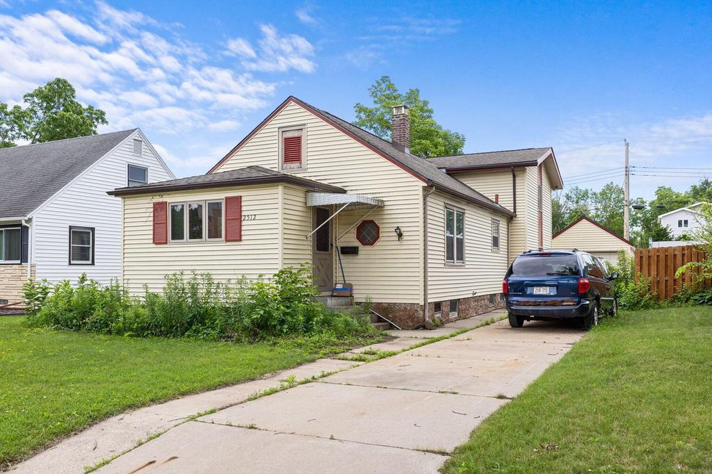 2512 Travis STREET, La Crosse, WI 54601