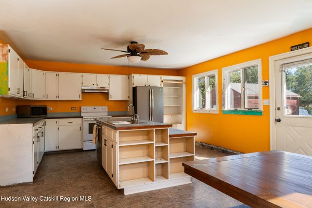 850 County Road 25, Stuyvesant, NY 12173