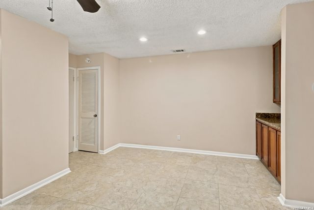 2255 Thousand Oaks Dr Apt 103, San Antonio, TX 78232