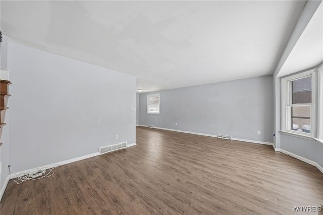 125 East Summerset Lane, Amherst, NY 14228